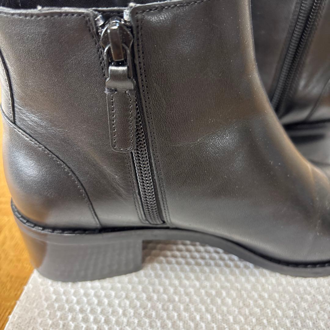 COLE HAAN ブラックショートブーツ　23㎝