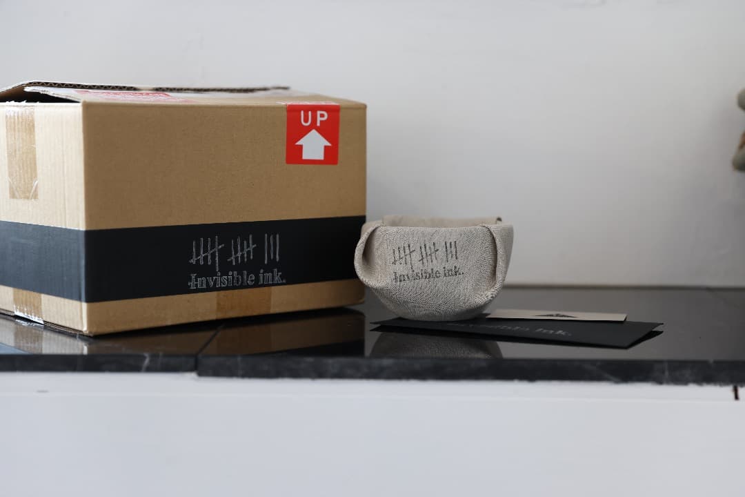 Invisible ink MUD N DUST △ FRAGILES 1