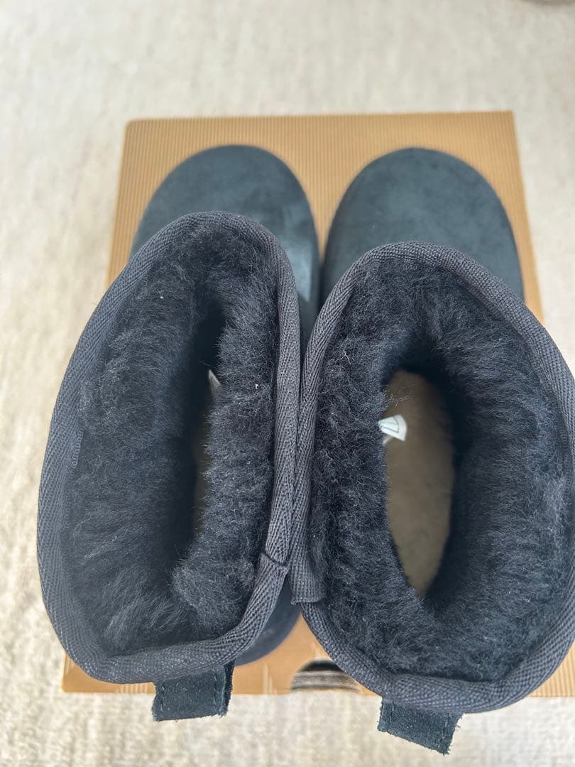 UGG ブラック ムートンブーツ CLASSIC MINI