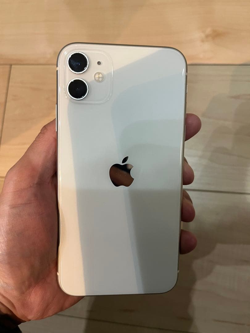 Apple iPhone 11 ホワイト 本体　SIMフリー
