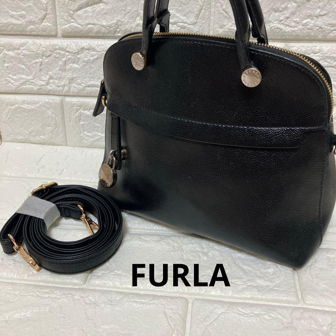 FURLA ハイパーM ショルダーバック　ブラック
