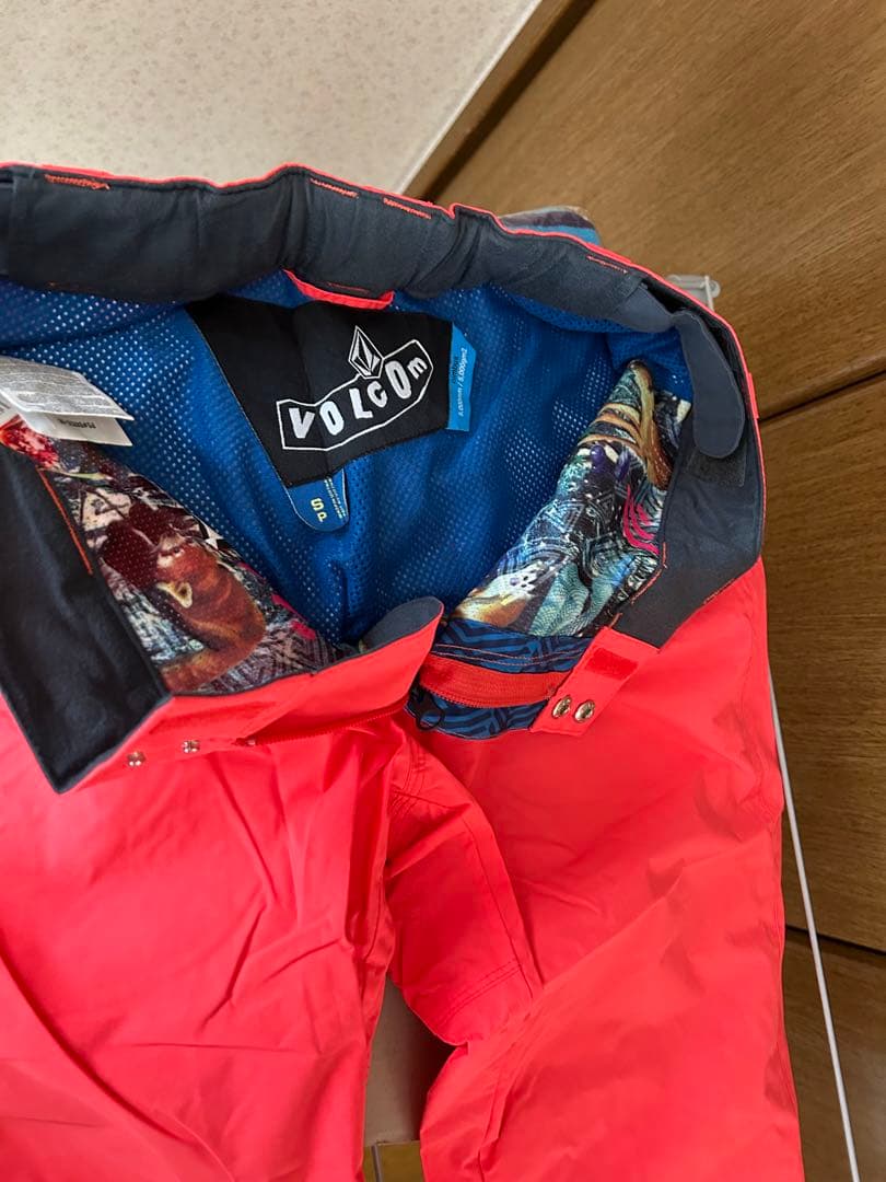 新品❤️レディース上下　ボルコムデニム花柄スノボJKT、バートン　ロキシー　可愛い