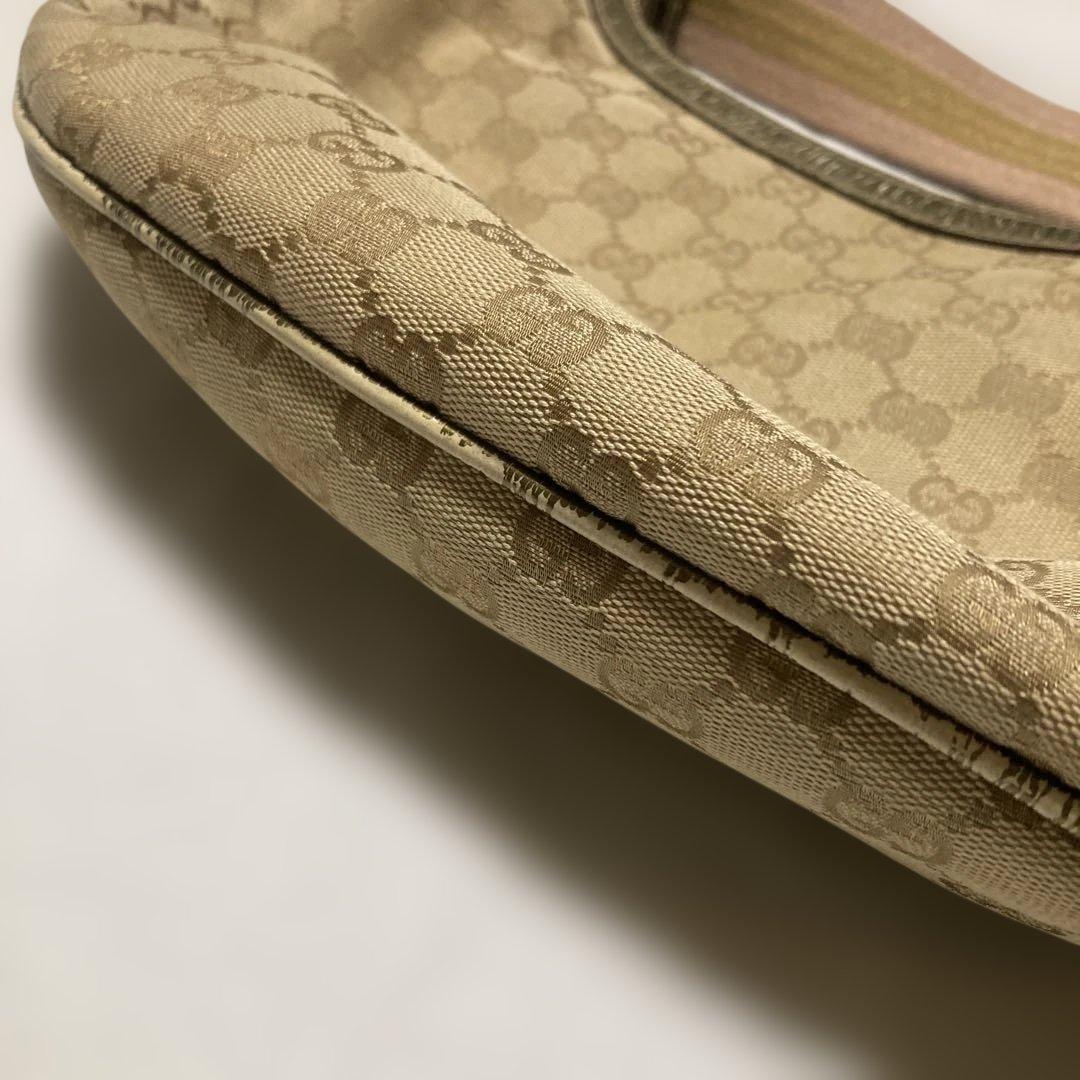 GUCCIハーフムーンショルダーバッグGG キャンバス