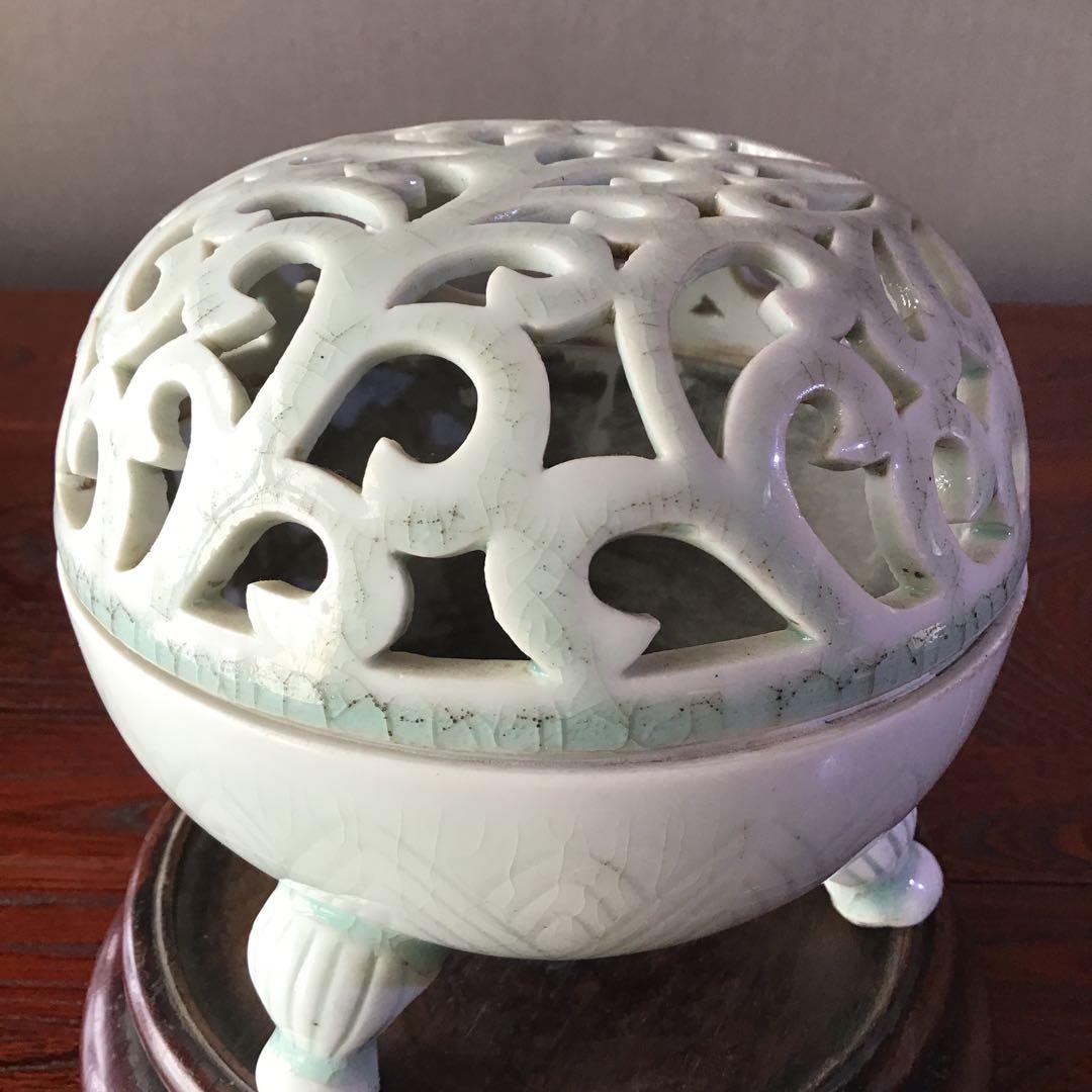 唐草紋彫透　三足　香炉　　清朝期