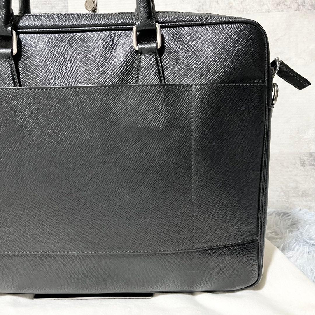 美品　PRADA 現行　ビジネスバッグ　サフィアーノレザー 三角ロゴ　黒