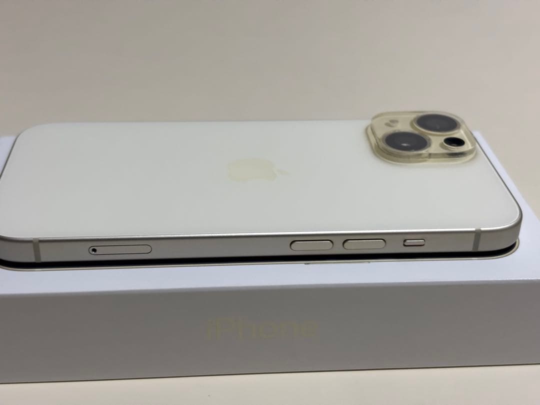 美品　iPhone 15 128GB イエロー