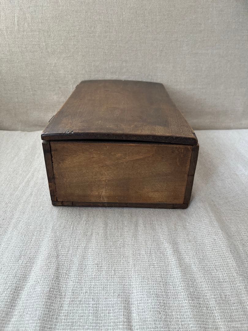 アンティーク小物入れ