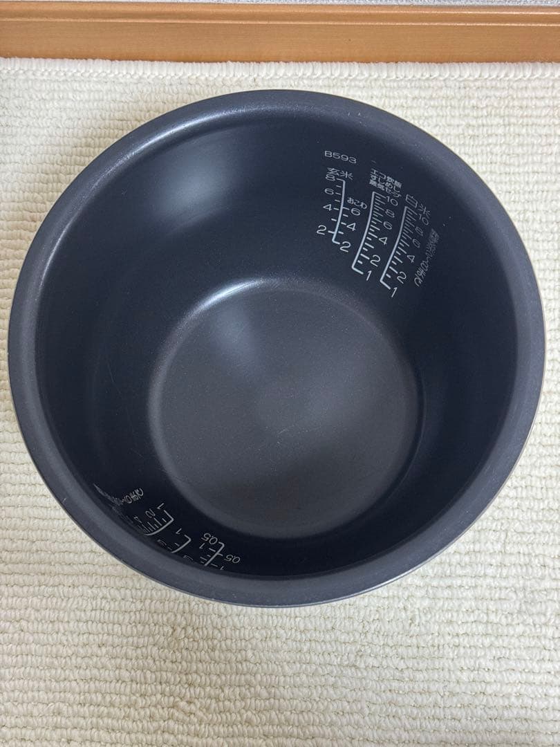 象印 炎舞炊き 圧力IH炊飯ジャーNW-PH18E8 2020年製