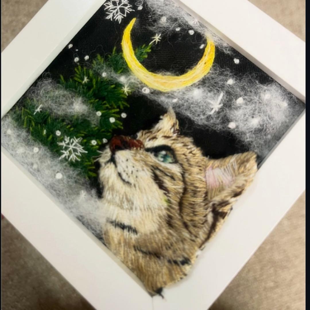 タ*ー様 ハンドメイド刺繍フレーム　三日月の夜とキジトラ