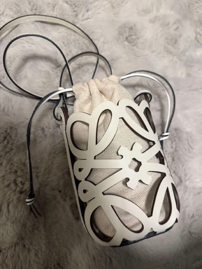 LOEWE ショルダーバッグ アナグラム