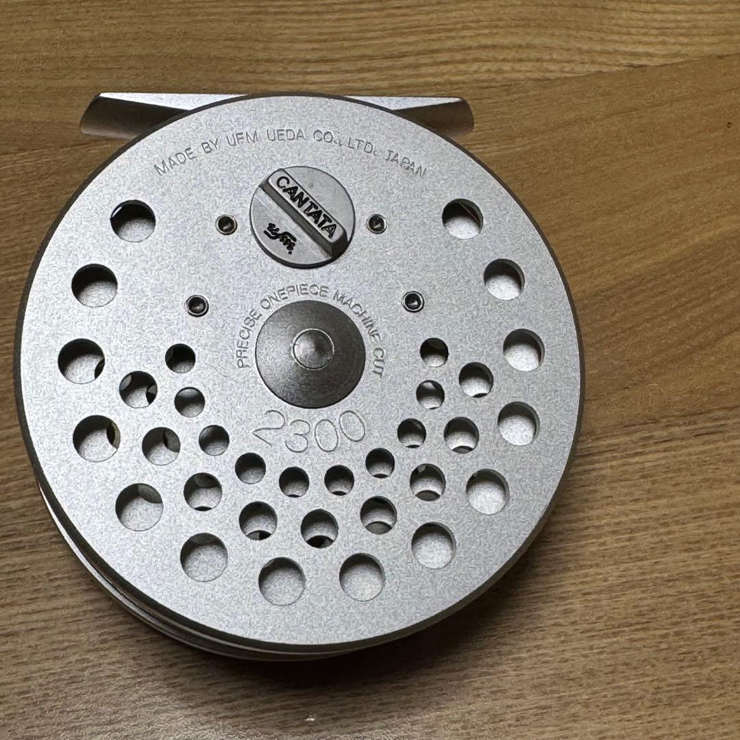 CANTATA 2300 フライリール シルバー