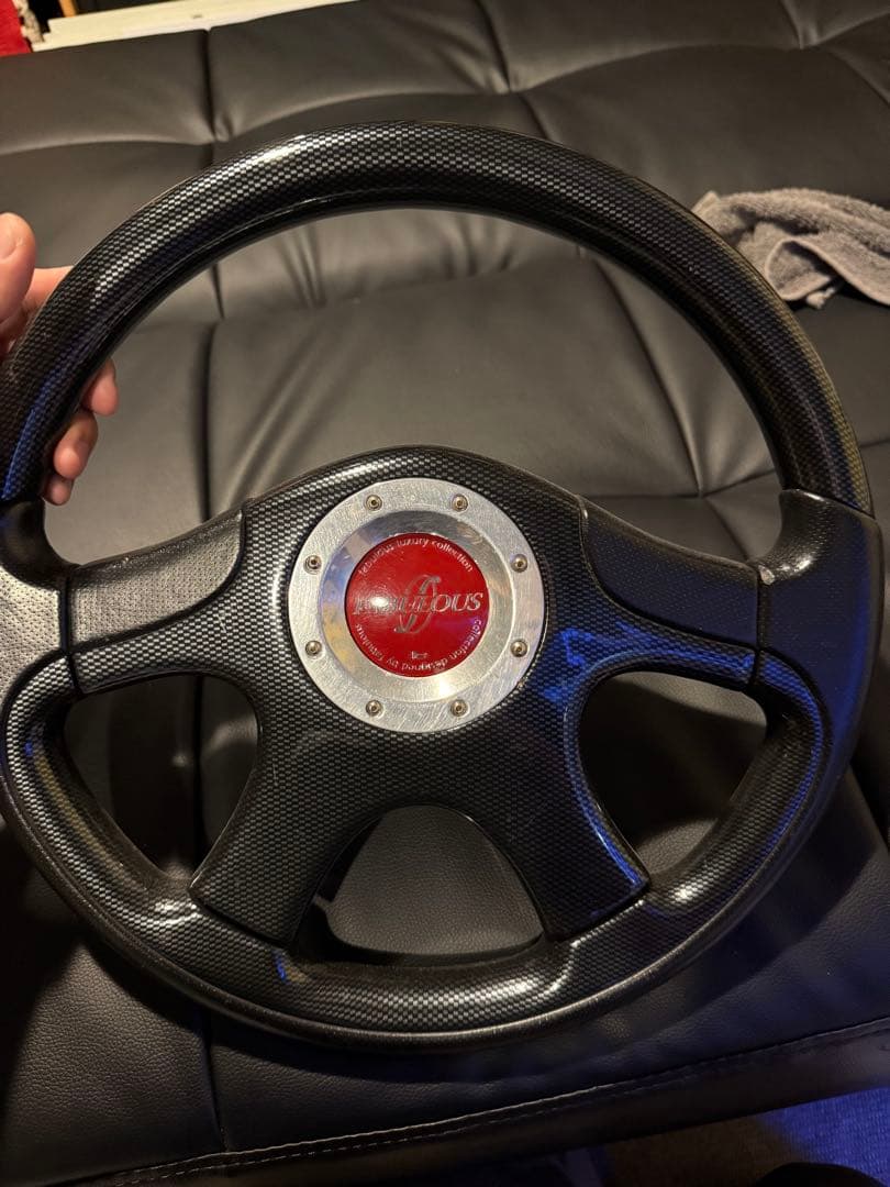 今だけ送料無料！希少Fabulousファブレス カーボン調ステアリング