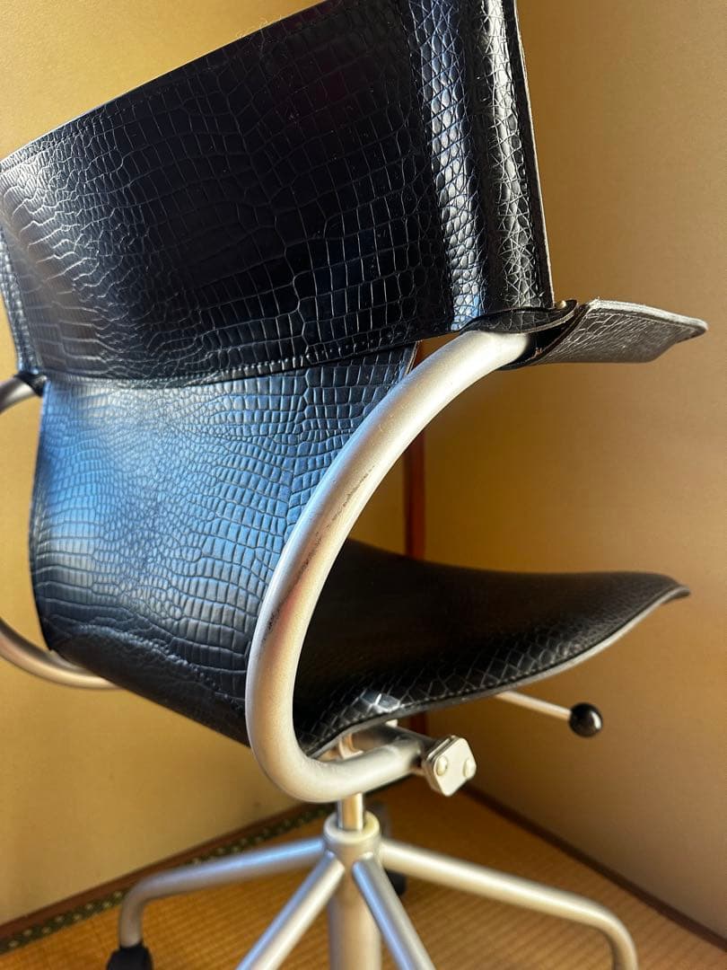 早い者勝ち！カリモク 合成皮革 デスクチェア黒　ニュークロコ ブラック d575