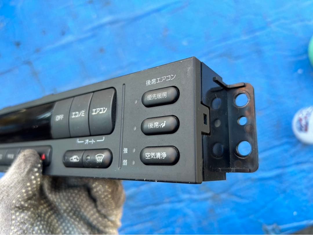 日産　プレジデント　PG50 純正品エアコンスイッチ