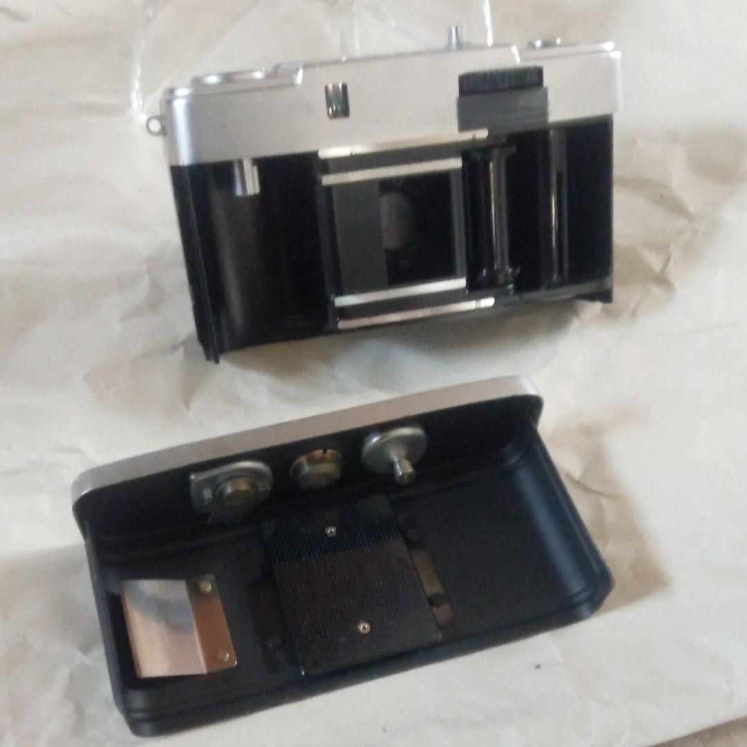 オリンパス、ペンEE・初代モデル。