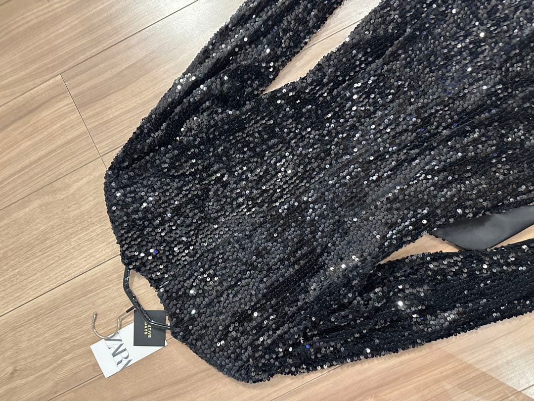 新品タグ付　ZARA スパンコールミニワンピース