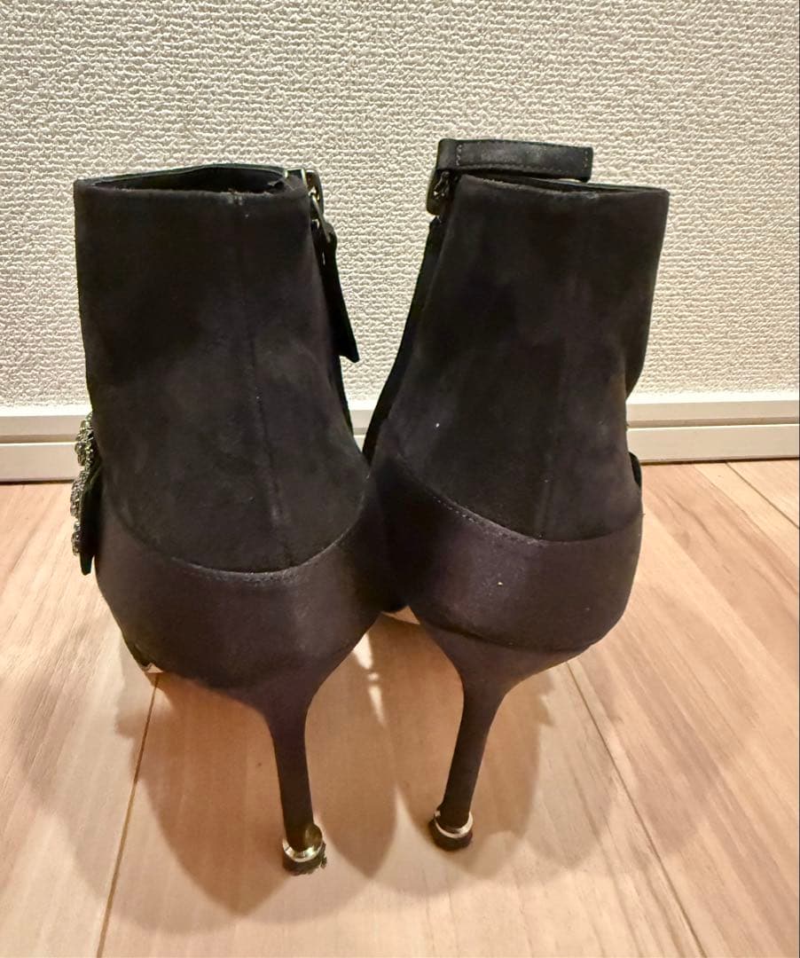 MANOLO BLAHNIK ハンギシスエード アンクルブーツ　37