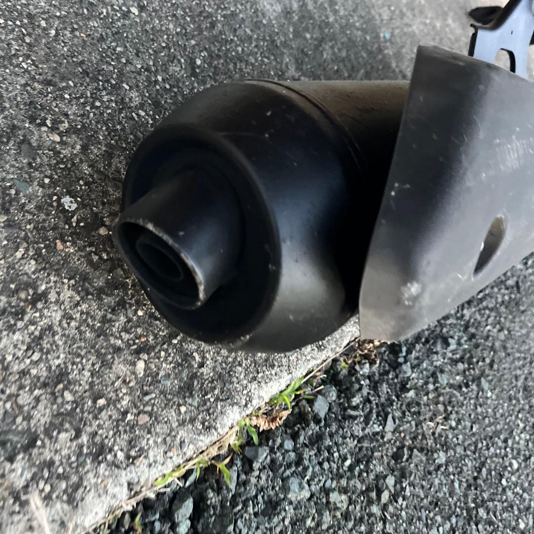 アドレスv125g 純正マフラー　1 黒い金属製マフラー