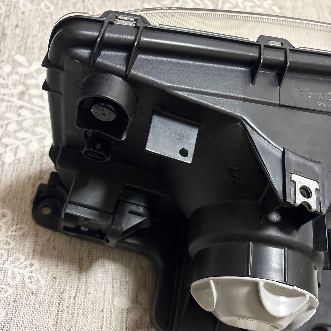 三菱ふそう　ファイター　ヘッドライト　左　ディスチャージ　たもつ