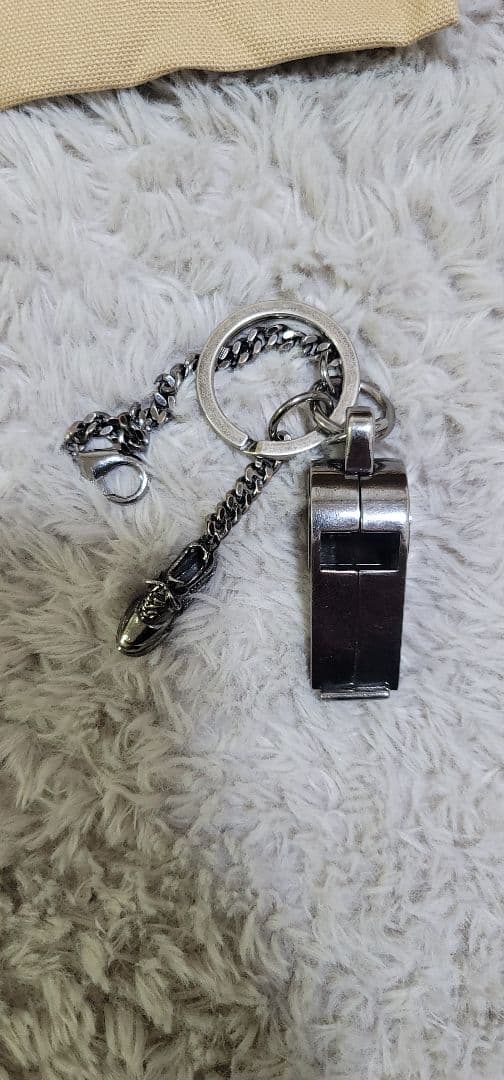 クリスチャンルブタン ホイッスル スニーカー キーホルダー リング 箱 巾着付