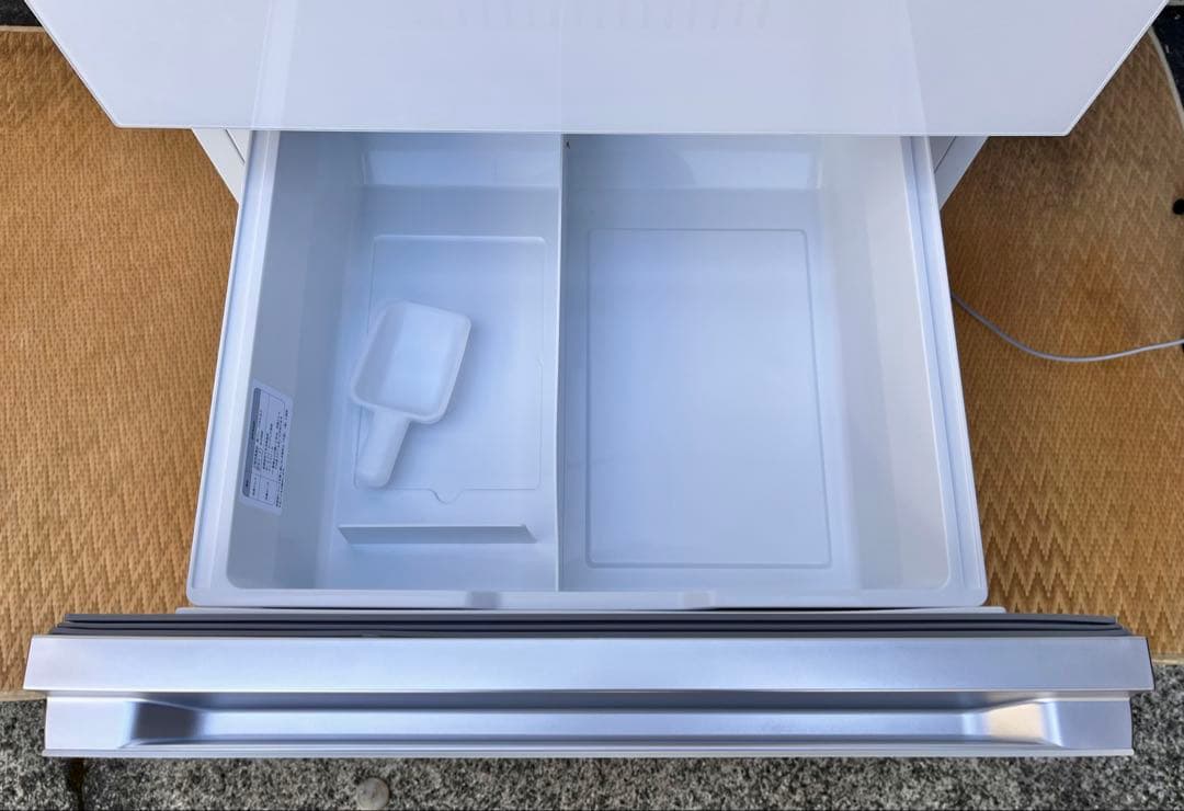 ②【美品】2024年YAMADA冷凍冷蔵庫　REFAGE YRZ-F32MW