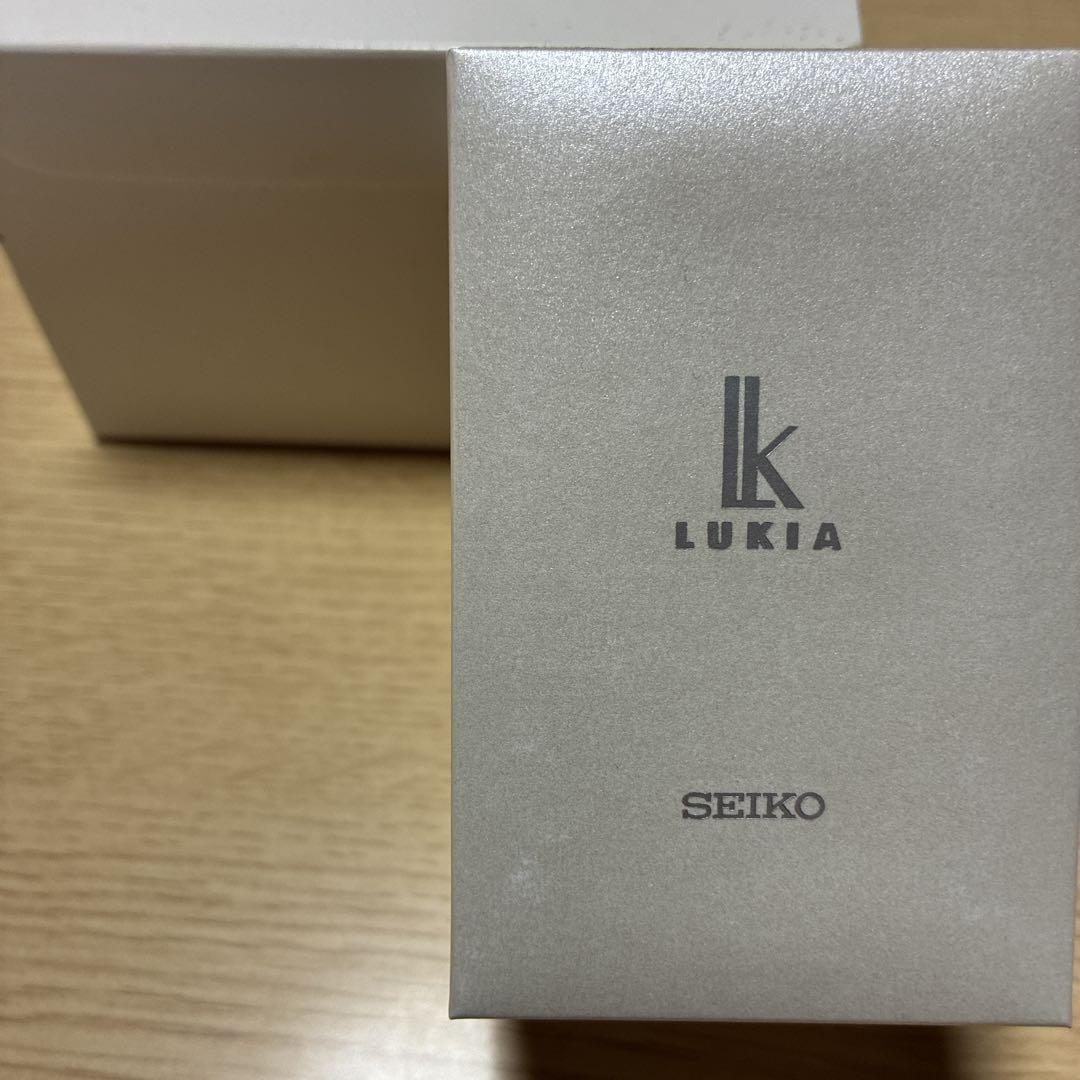 LUKIA V137 ソーラー電池レディース腕時計