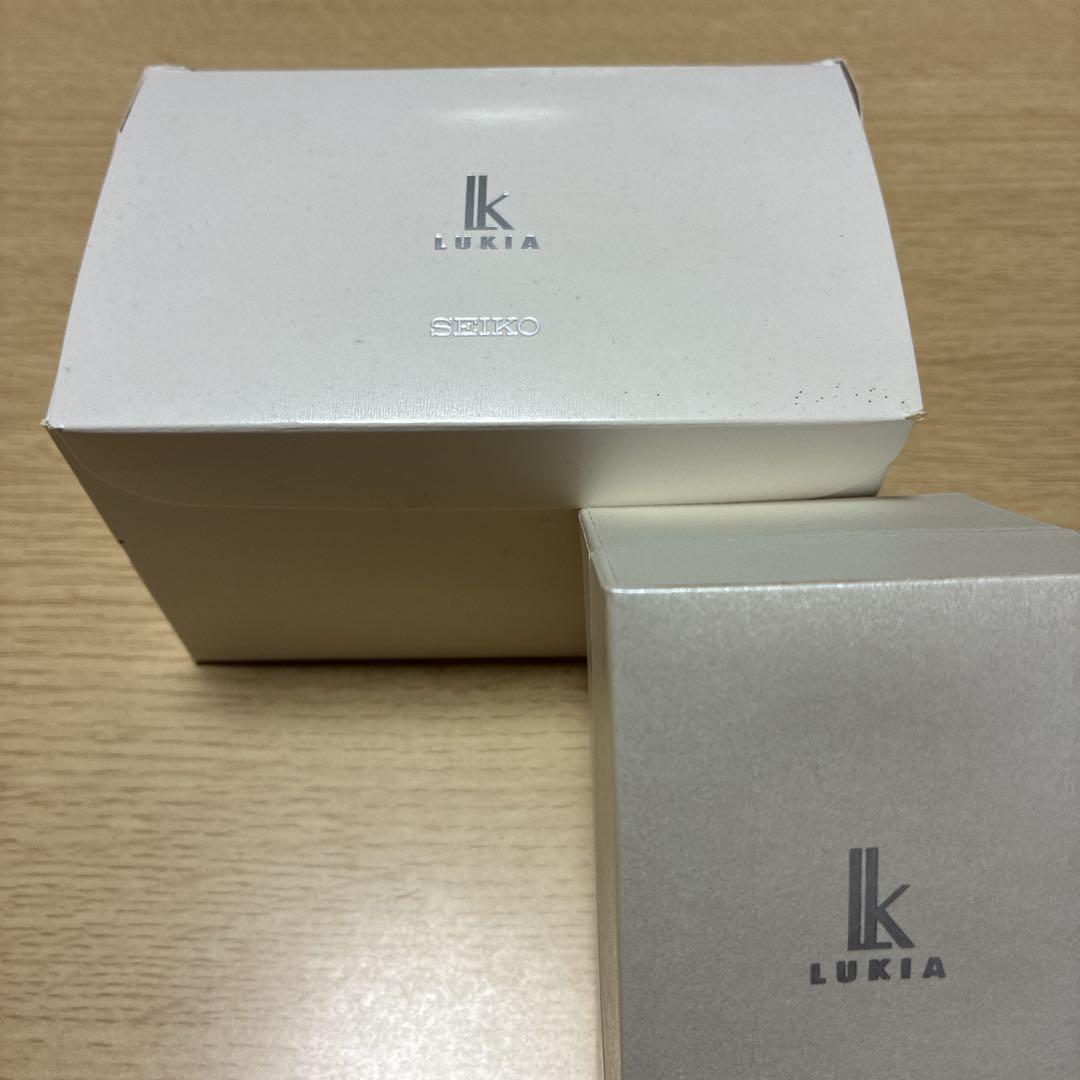 LUKIA V137 ソーラー電池レディース腕時計