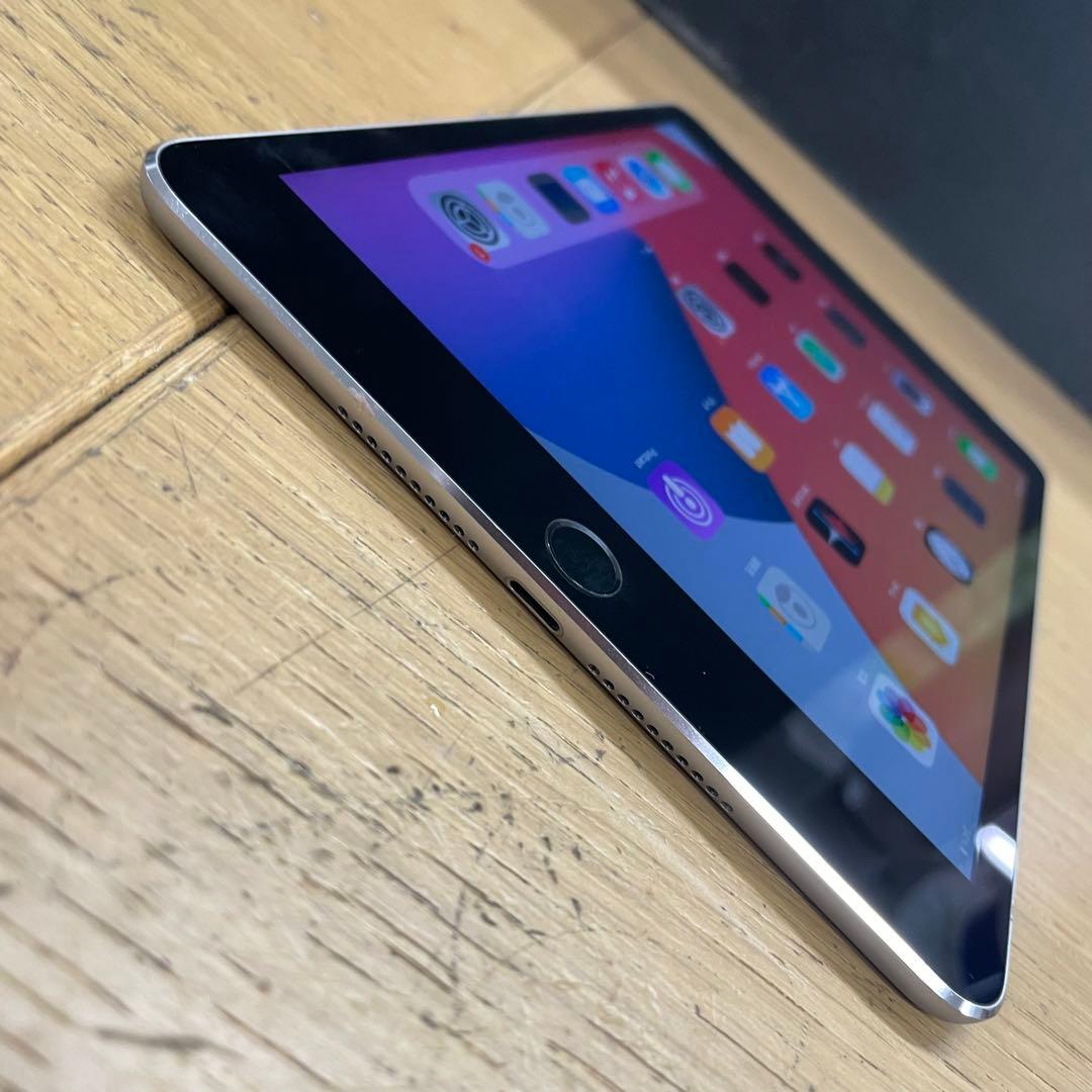 動作品 iPad mini4 64GB SIMフリー MK722J/A