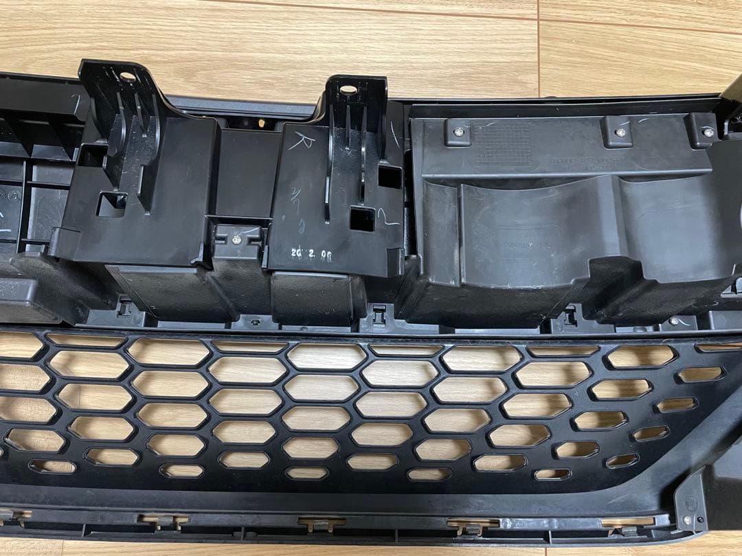 ホンダ フリードグリル ホワイト/ブラック