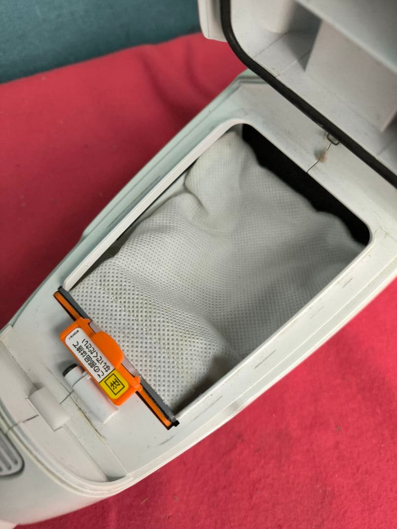 美品　マキタ コードレス掃除機CL107 紙パック式　CL107FDSHW