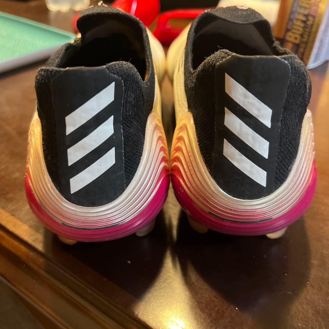 サッカースパイク　コパセンス　紐なし