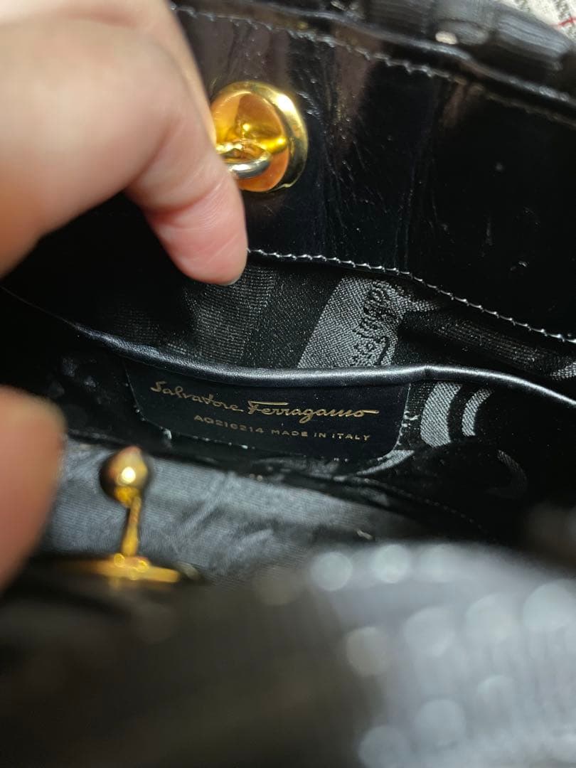 【希少】サルヴァトーレフェラガモ　かごバッグ　ハンドバッグ　ヴァラリボン　レザー