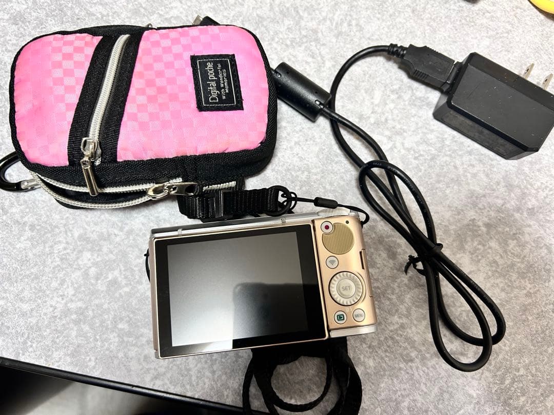 【充電器&収納ケース付き】カシオコンパクトデジタルカメラ