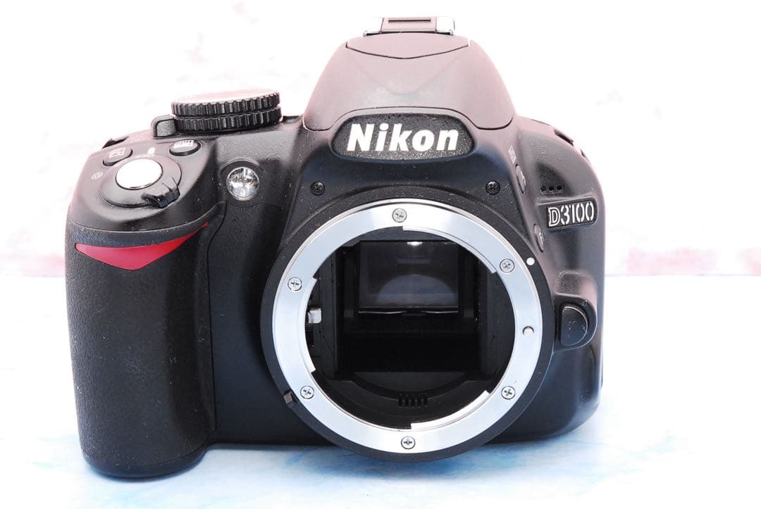 Nikon D3100☆一眼レフカメラ☆デビュー向け☆手ぶれ補正レンズ付
