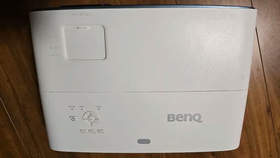 【入手困難】BenQ TK850（4Kプロジェクター）使用38時間（ほぼ新品）
