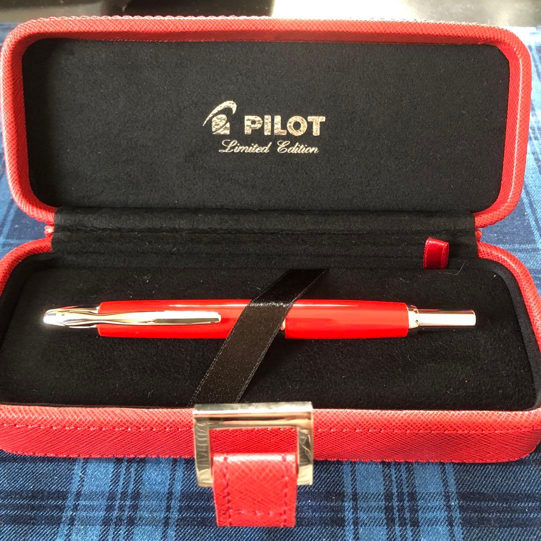 パイロット キャップレス2009年限定万年筆 レッド 中字 Ｍニブ