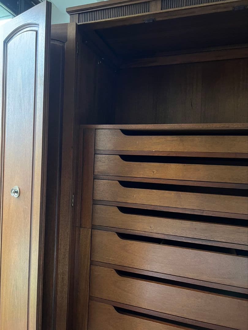 ドレクセル　ワードローブ