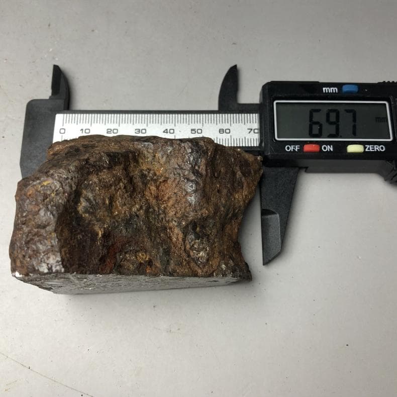 アルタイ隕石 鉄隕石　外皮付き隕石　ナチュラル　原石　重さ約695ｇ