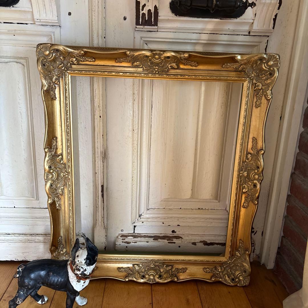 大きな額縁です。フレーム　アンティーク