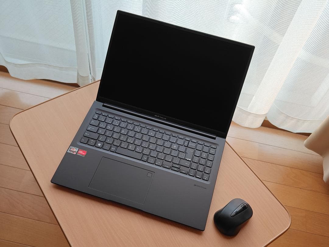 Asus Vivobook 2025年製