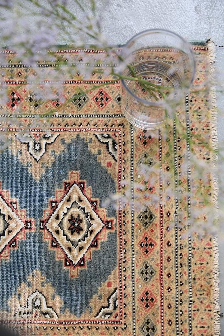 ヴィンテージラグ　トライバルラグ　パキスタン産（113×78cm）青　ベージュ