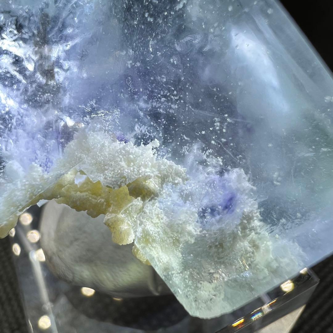 ヤオガンシャン産　クリアフローライト　パープルファントム、ドロマイト内包