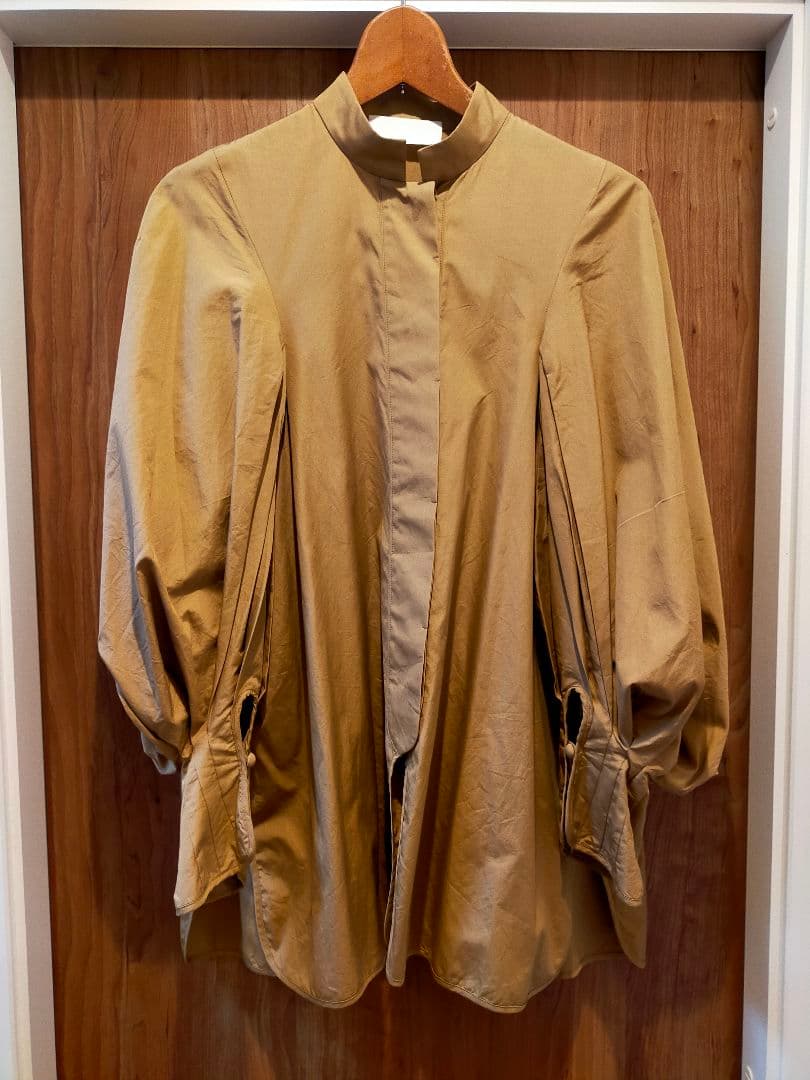 Mame Kurogouchi(マメ クロゴウチ)　コットンブラウス