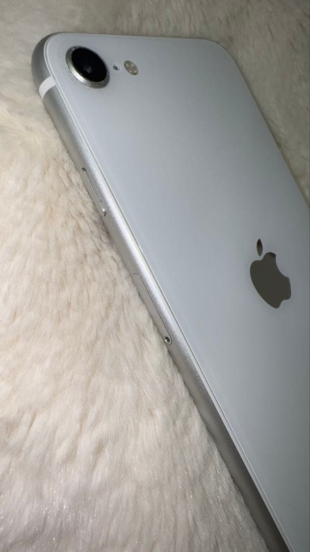 Apple iPhone SE 第2世代 ホワイト 64GB 1年使用 84%