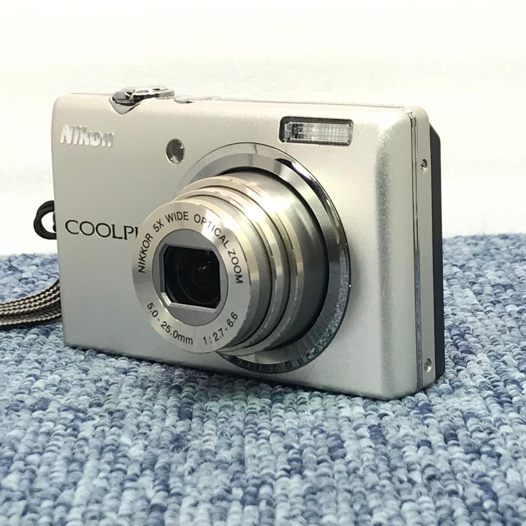 美品Nikon COOLPIX S570 シルバー