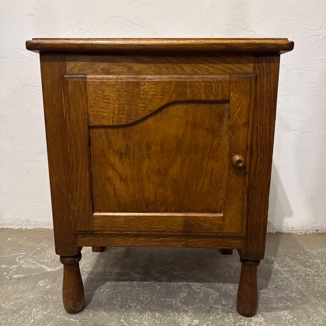 年末年始saleヴィンテージ　木製サイドテーブル　扉収納付き