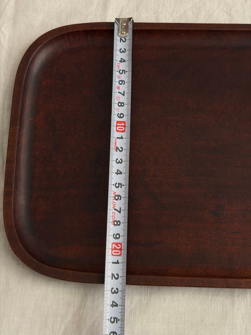 いい木味の木地盆 木製 角盆 膳 お盆 無垢材 桜文様彫刻 古道具 古民具 酒器