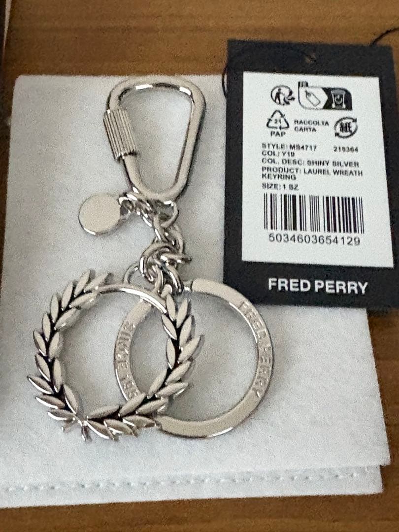 FRED PERRY キーリング　(シルバー) 未使用品