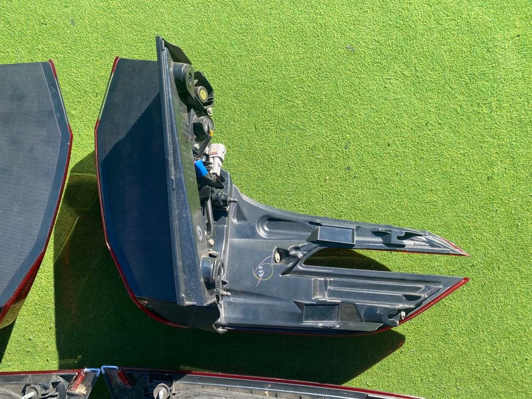 トヨタ　30アルファード　純正　前期　テールライト　テールランプ