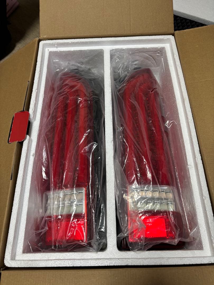 ヴァレンティ　Revo2 200 ハイエース　ハーフレッド　点灯確認済